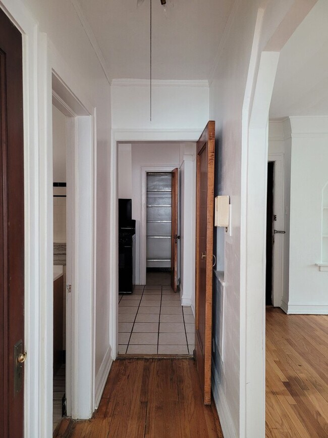Foto del edificio - 1306 W 92nd St