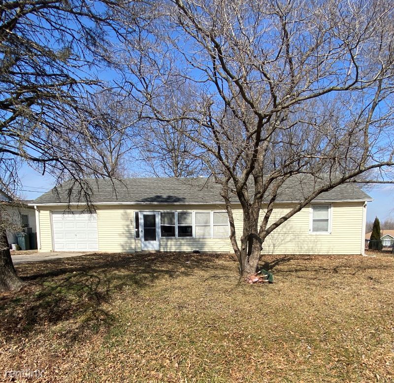 Primary Photo - 2 br, 1 bath House - 1006 E Main St