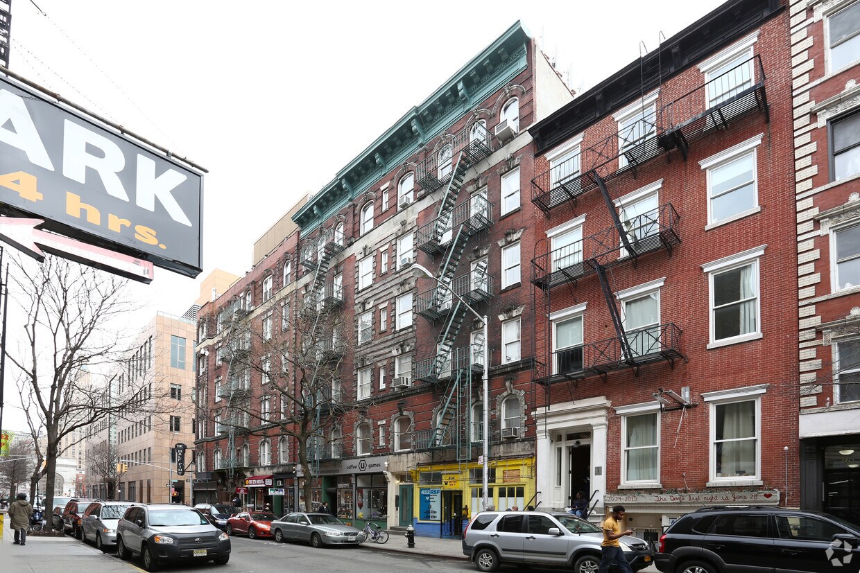 Foto principal - 230 Thompson St