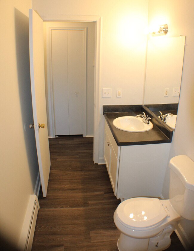 BAÑO RECIENTEMENTE RENOVADO - Oak Park Manor