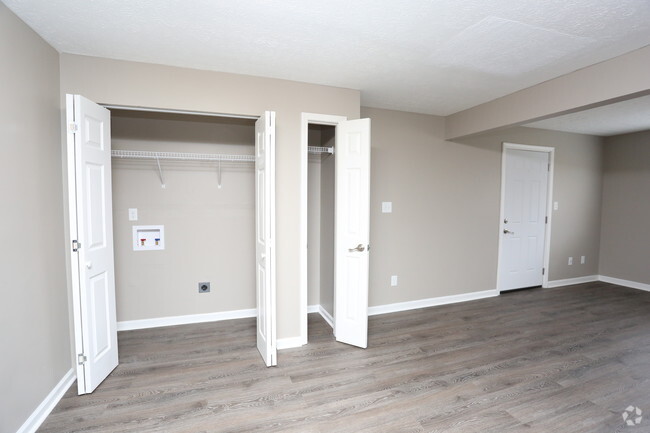 3BR, 2BA - 1,000 SF - Dining Area - Austin Park and Clay Villa Apartments