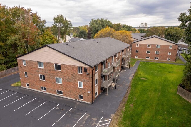 Foto del edificio - Flats at Merrill Pond