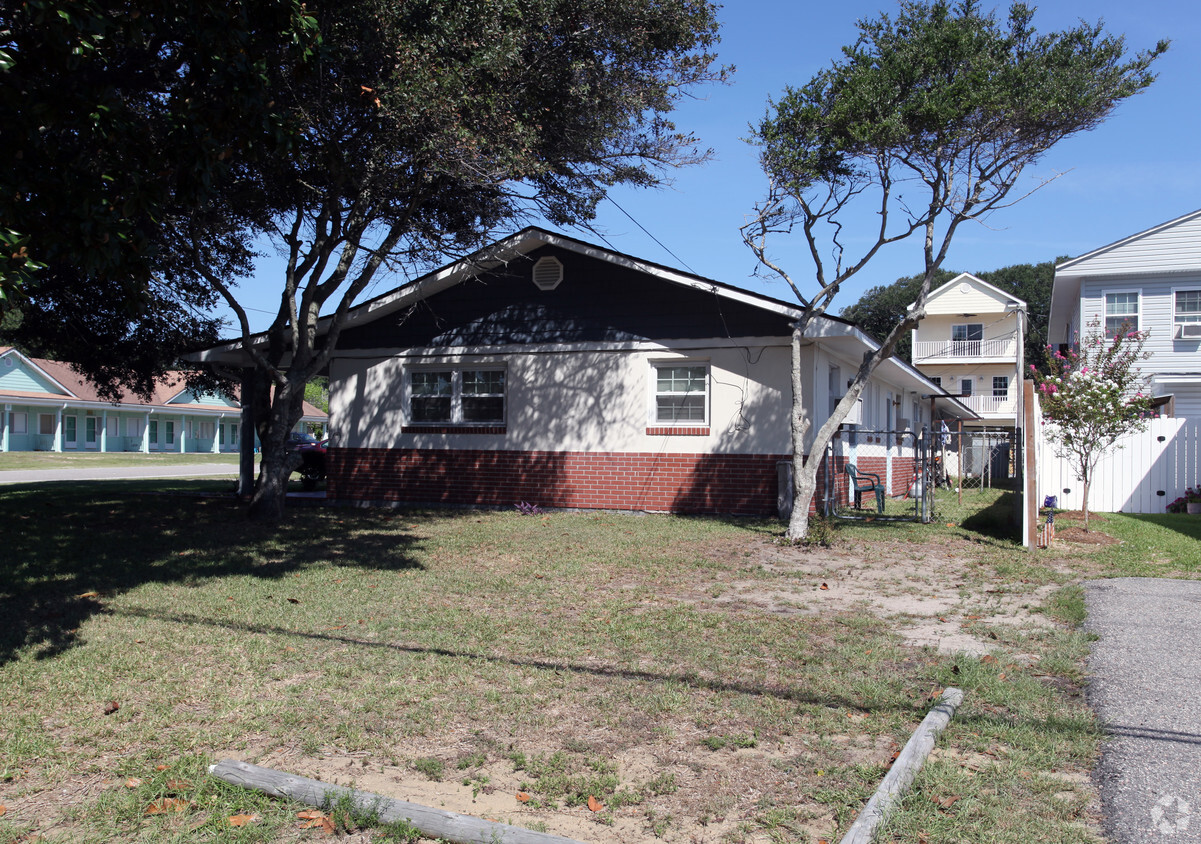 Building Photo - Sea View Apartments