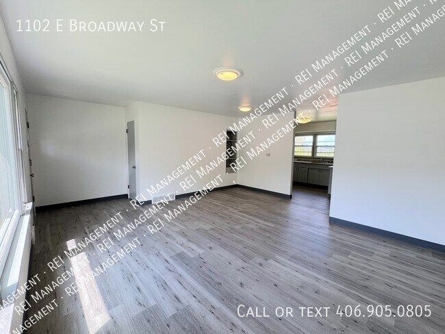 Foto del edificio - 1102 E Broadway St