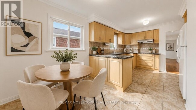 Building Photo - 8 Summerfield Crescent