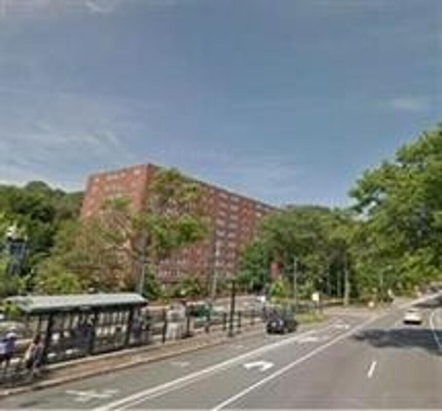 Foto principal - Great convenient location! Steps to Green ...