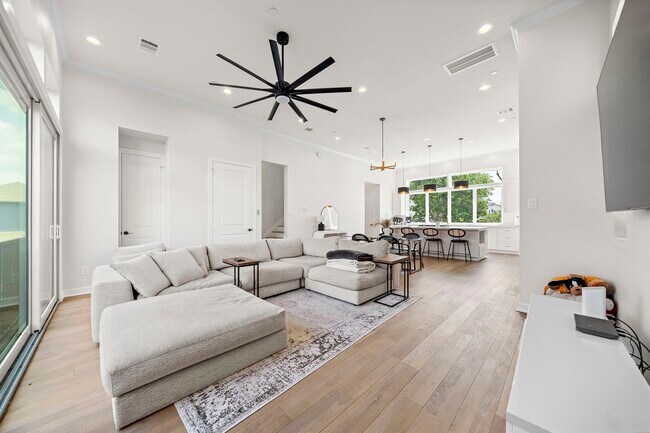 Foto del edificio - 907 W 16th St
