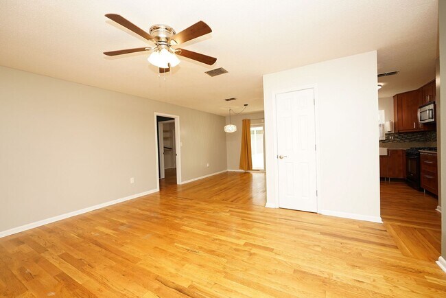 Foto del edificio - 4 Bedroom Home in Valparaiso- Near Eglin AFB