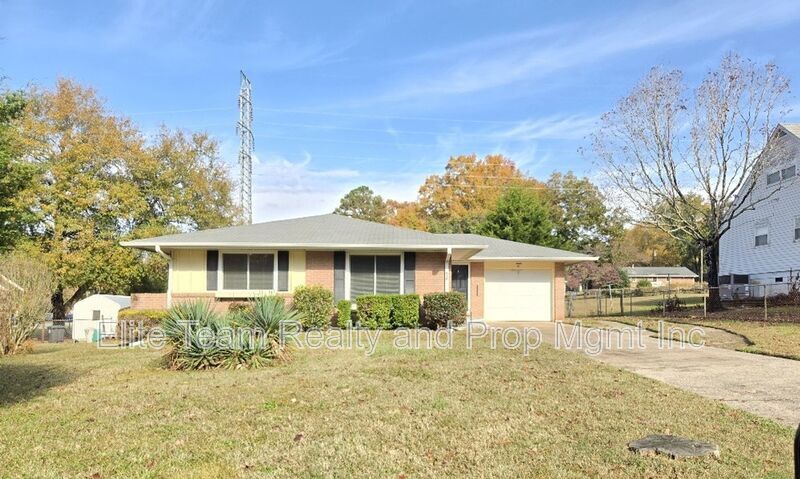 Primary Photo - 910 Holly Dr