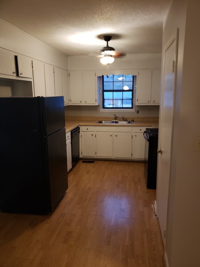 Foto del edificio - 3 bedroom/2 bath