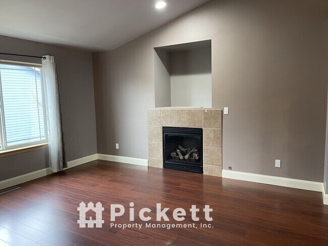 Building Photo - Lovely South Kitsap home