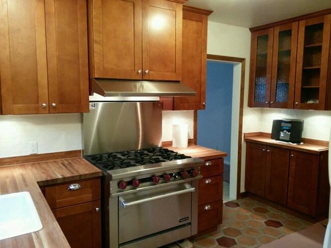 Kitchen w/ Chef's Range - 717 N La Jolla Ave