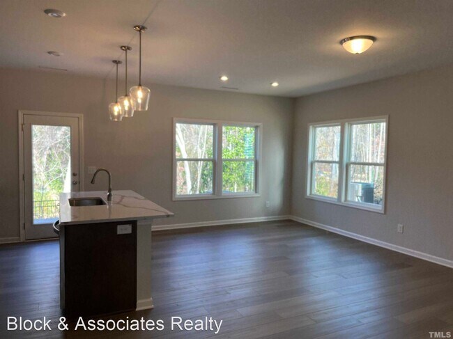 Building Photo - 3 br, 2.5 bath House - 3305 Oak Pass Drive