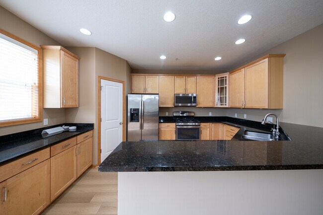 Building Photo - 9585 Madison Dr