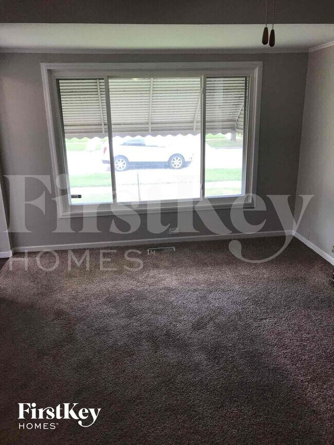 Foto del edificio - 14525 Dobson Ave