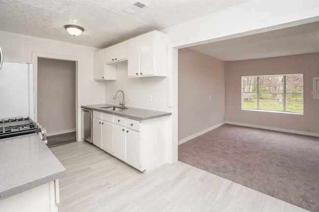 Building Photo - 805 Horncastle St