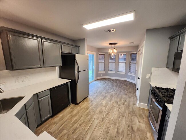 Building Photo - 201 Quail Cir
