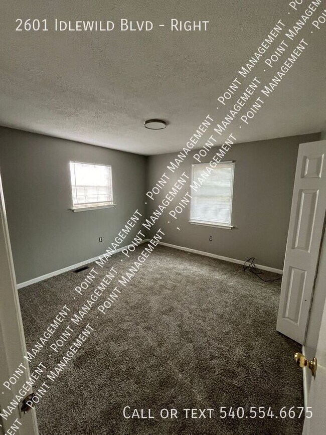 Building Photo - Newly Updated 2 Bed 1 Bath