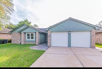 Building Photo - 2135 Collingsfield Dr