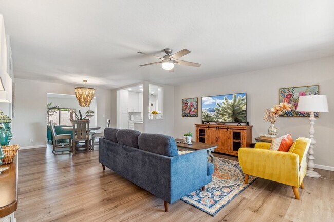 Building Photo - Updated Mesa Home w/ Community Pool/Spa & ...