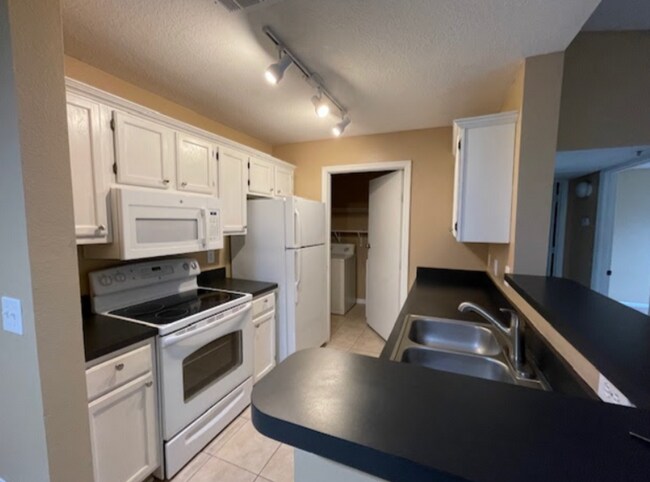 Building Photo - Villas at Timberlin Parc