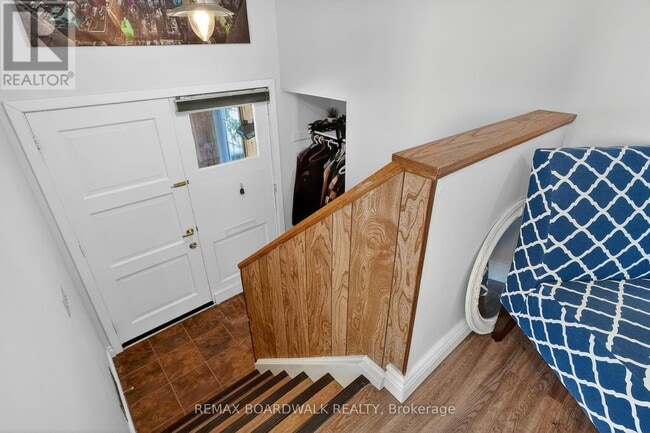 Building Photo - 8 Oberon St