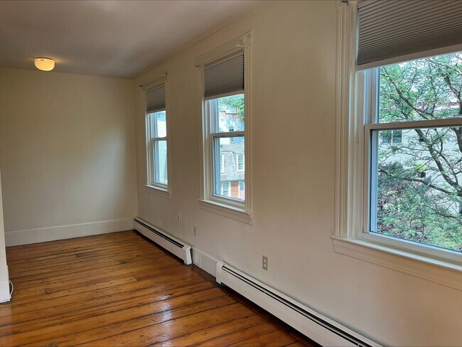 Building Photo - 18 Pleasant St