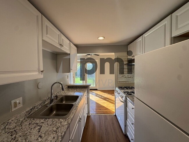 Building Photo - 3029 Rotunda Ct S