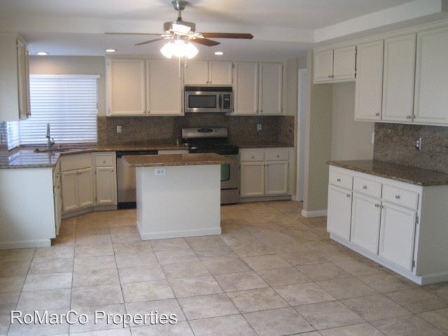 Building Photo - 4 br, 2.5 bath House - 25 Schilling Ct