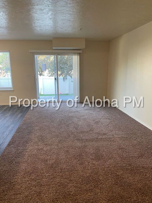 Foto del edificio - 1069 W Pine Ave