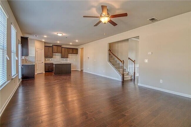 Foto del edificio - 4321 Leighton Pl