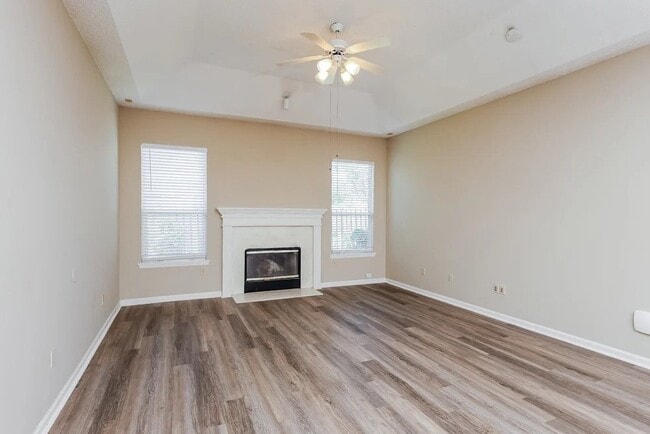 Building Photo - 11836 Lake Fern Dr