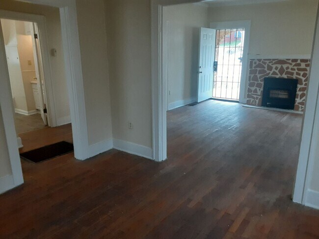 Building Photo - 2Bedroom Home