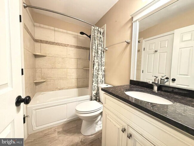 Foto del edificio - 249 Edge Creek Ln