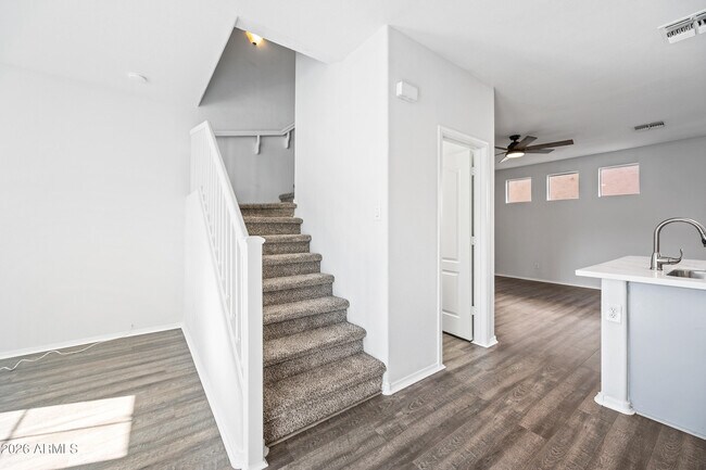 Building Photo - 1516 E Mobile Ln