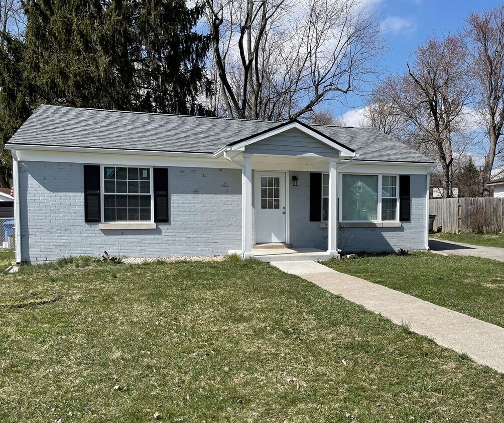 Primary Photo - Recently Remodeled 3 BR House! Garage, Fen...