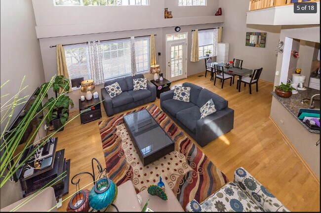 Foto del edificio - 5397 Mayflower Ct