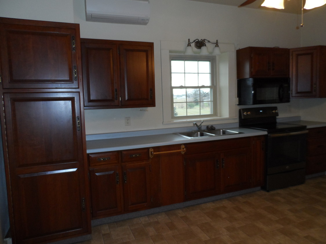 Kitchen - 3121 Mount Joy Rd