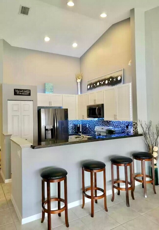 Foto del edificio - 235 Coral Trace Ln