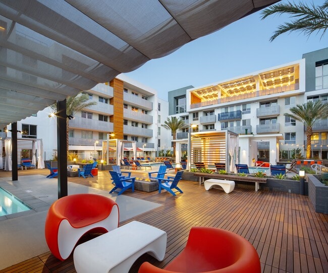 Building Photo - The Q Variel