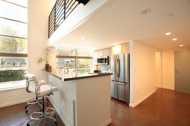 Photo - 1325 Indiana St Apartment