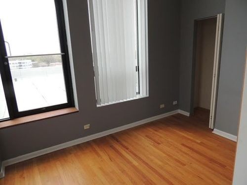 Foto del edificio - 2451 W Howard St