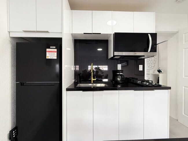 Building Photo - 1070 NW 193rd St