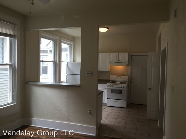 Building Photo - 1519 N Farwell Ave