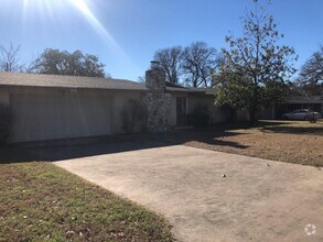 Building Photo - 605 Cardinal Dr