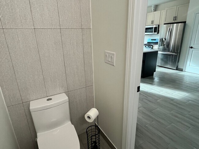 Foto del edificio - 4500 Kings Lake Dr