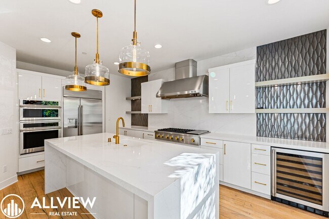 Building Photo - Coastal Modern 5 Bed/4 Bath Home Available...