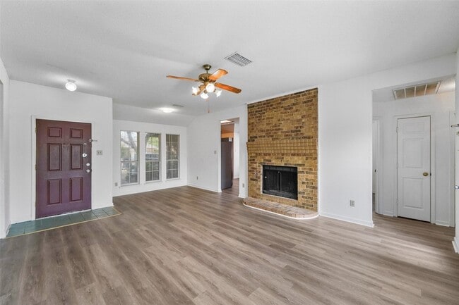 Building Photo - 2600 Waterloo Ln