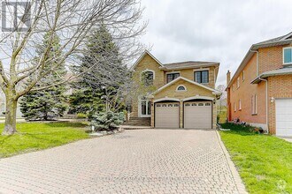 Building Photo - 11 Hillsborough Ct