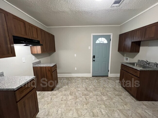 Foto del edificio - 1846 Farrington St